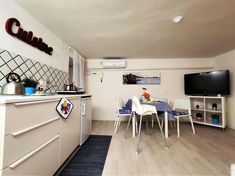 Central Apartments Mezzanine - 1 Min To Via Etnea Catania 0*,